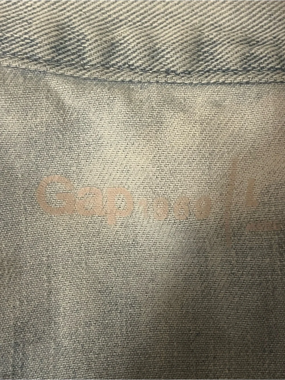 GAP Classic Light Wash Denim Jacket in Pale Blue, size Large - Picture 4 of 8